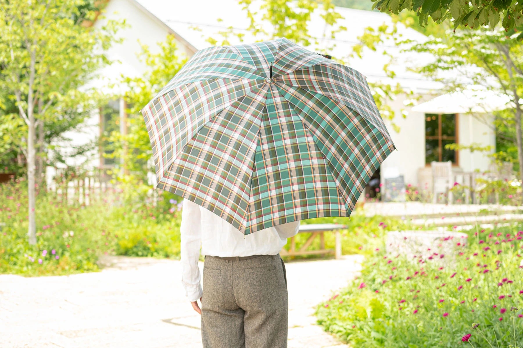 チェック柄の婦人雨傘
