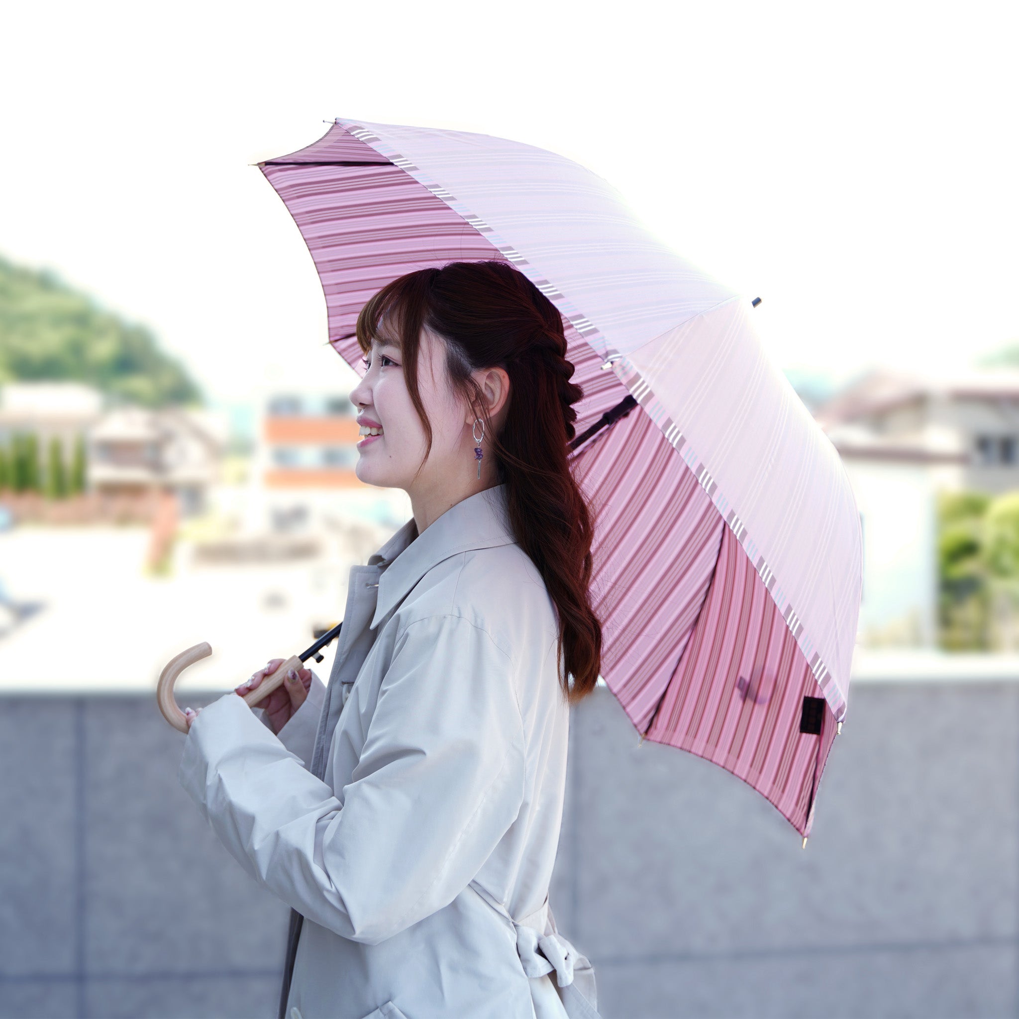 晴雨兼用 レディース Riff スモーキーローズ 長傘 使用イメージ