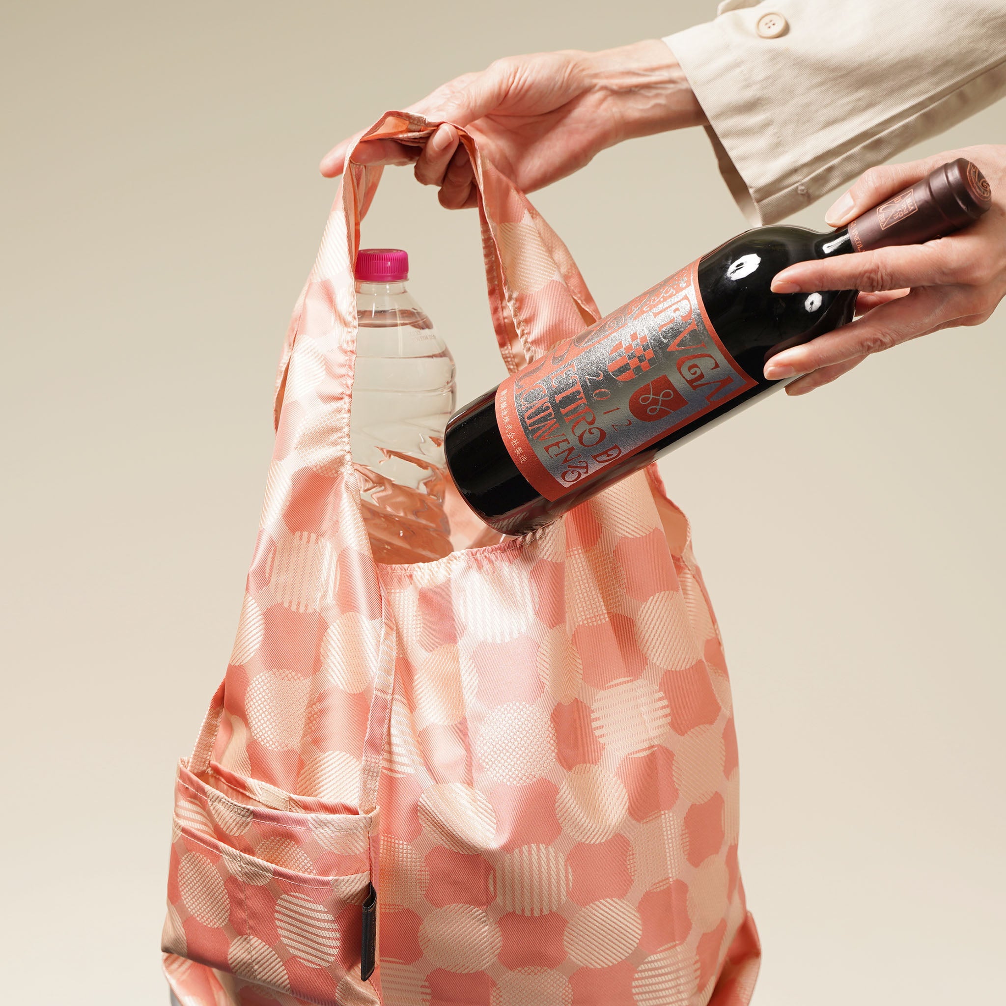 防撥水付きエコバッグumbrellaclothbag ピンク使用イメージ