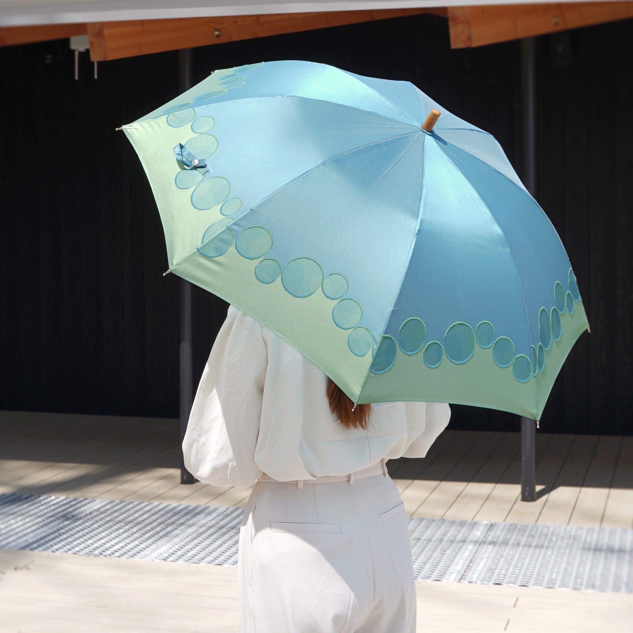 鮮やかな日傘にもなるレディース長傘！晴雨兼用雨傘8本骨55cm