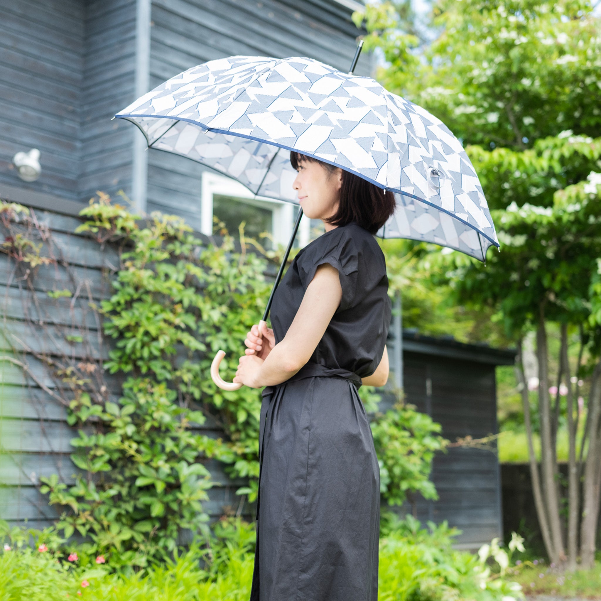 おしゃれな生地感のレディース長傘！晴雨兼用雨傘8本骨60cm