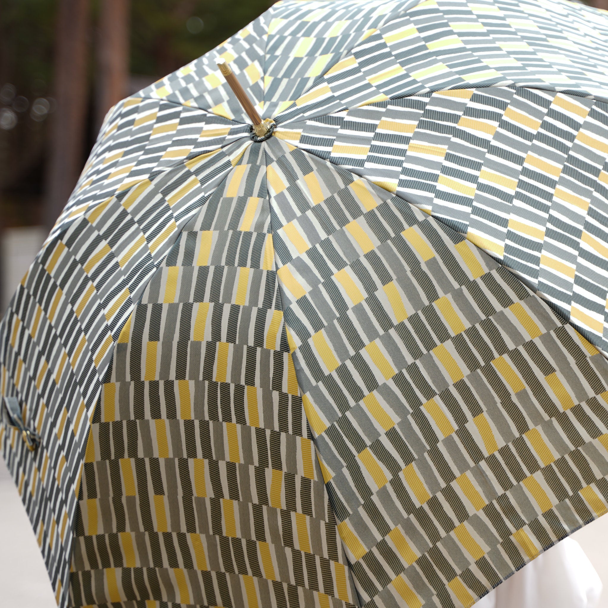 晴雨兼用 レディース ノルディック 大枝 カーキ 長傘 傘アップ