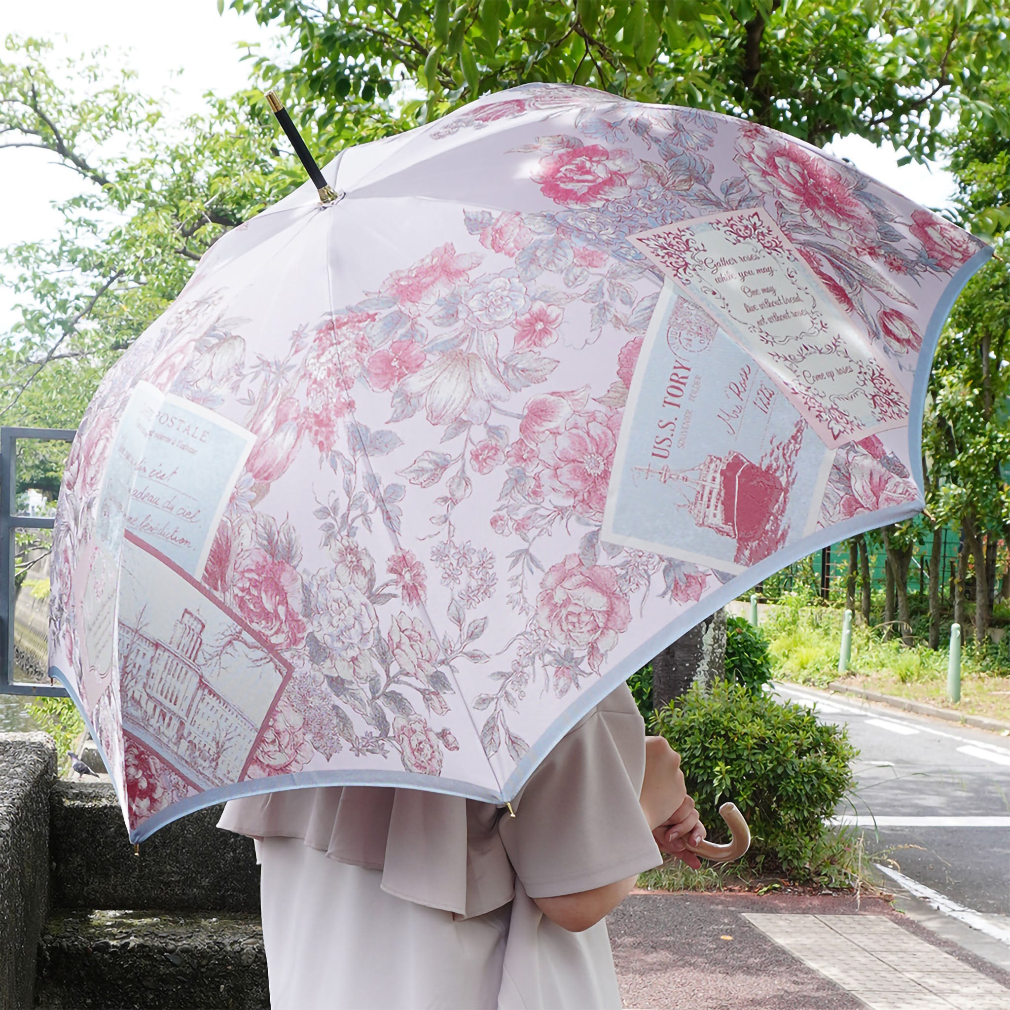 晴雨兼用レディース傘 横浜三塔 ラベンダー 使用イメージ