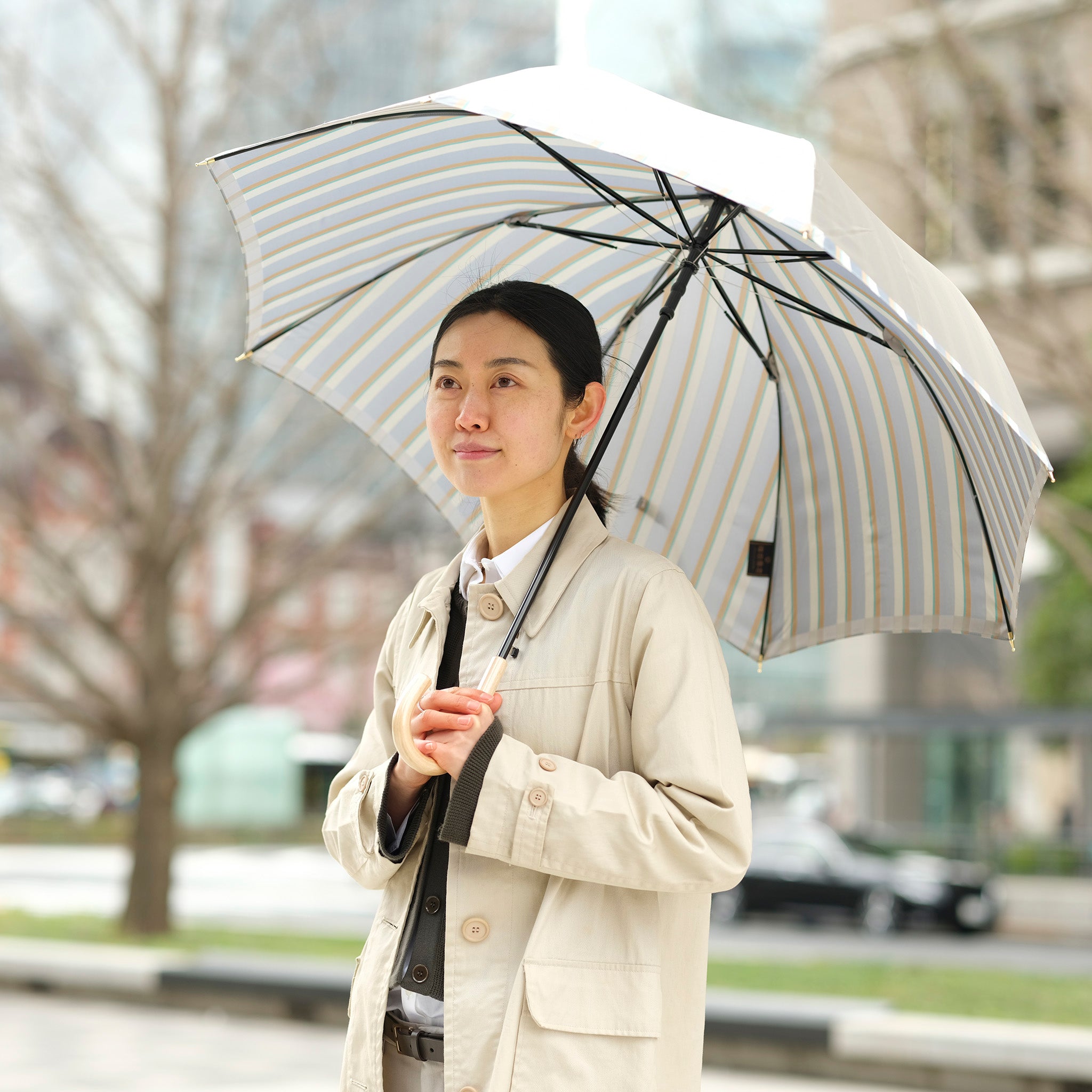 落ち着いたブルーが上品なレディース長傘！晴雨兼用雨傘8本骨60cm