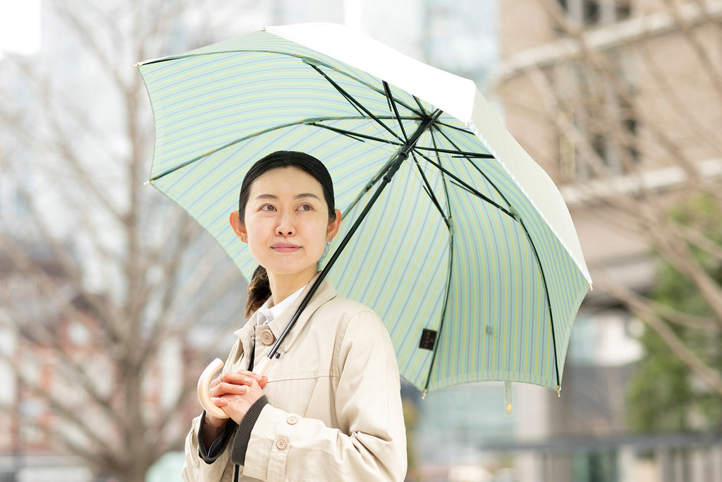 雨の日も気持ちが晴れやかになるビタミンカラーの新傘「Riff」が登場