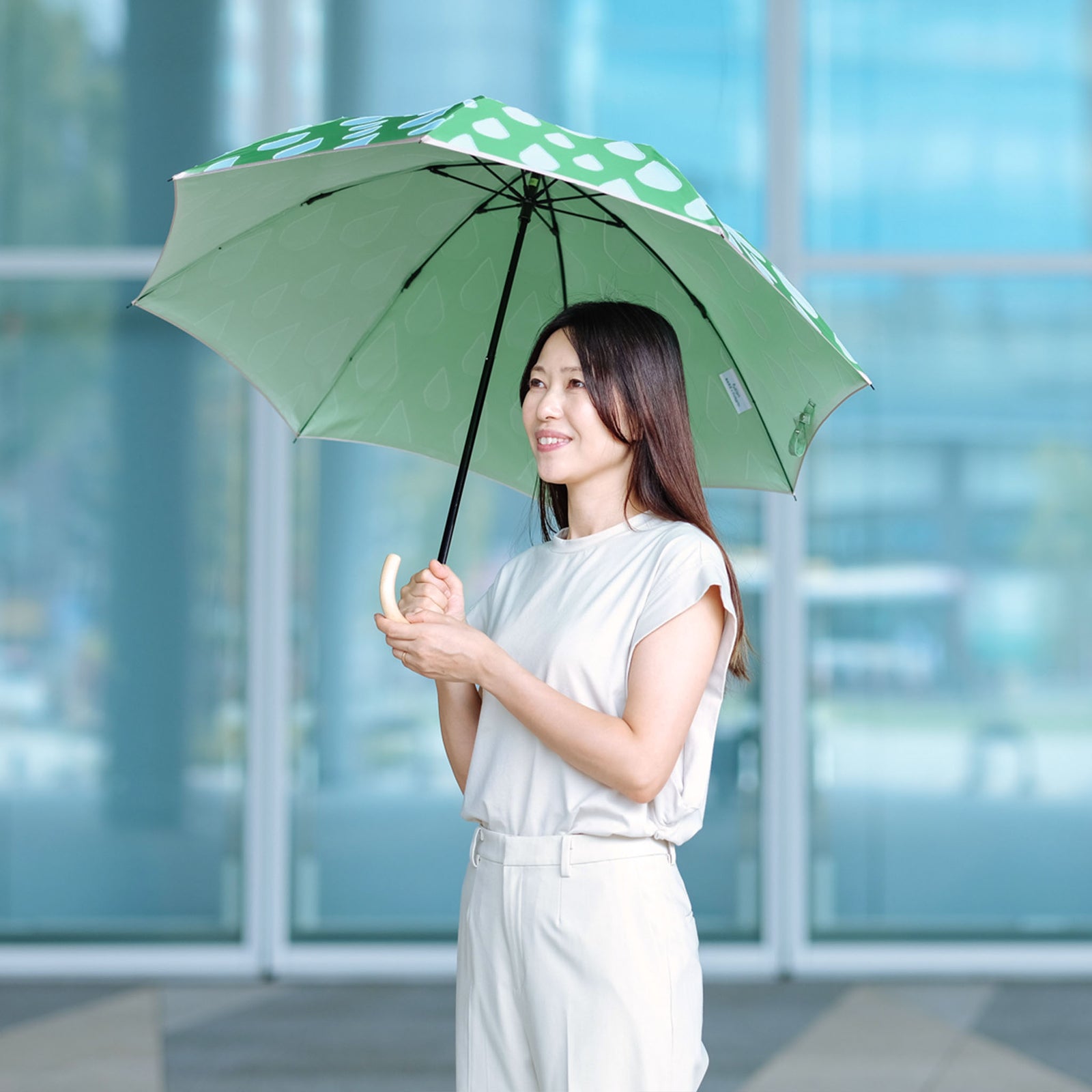 未使用に近い 超美品希少 FENDI 紫 折りたたみ傘 晴雨兼用傘 傘袋付き