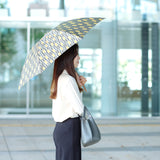 晴雨兼用　レディース　ノルディック　大枝　カーキ　折りたたみ傘　使用イメージ
