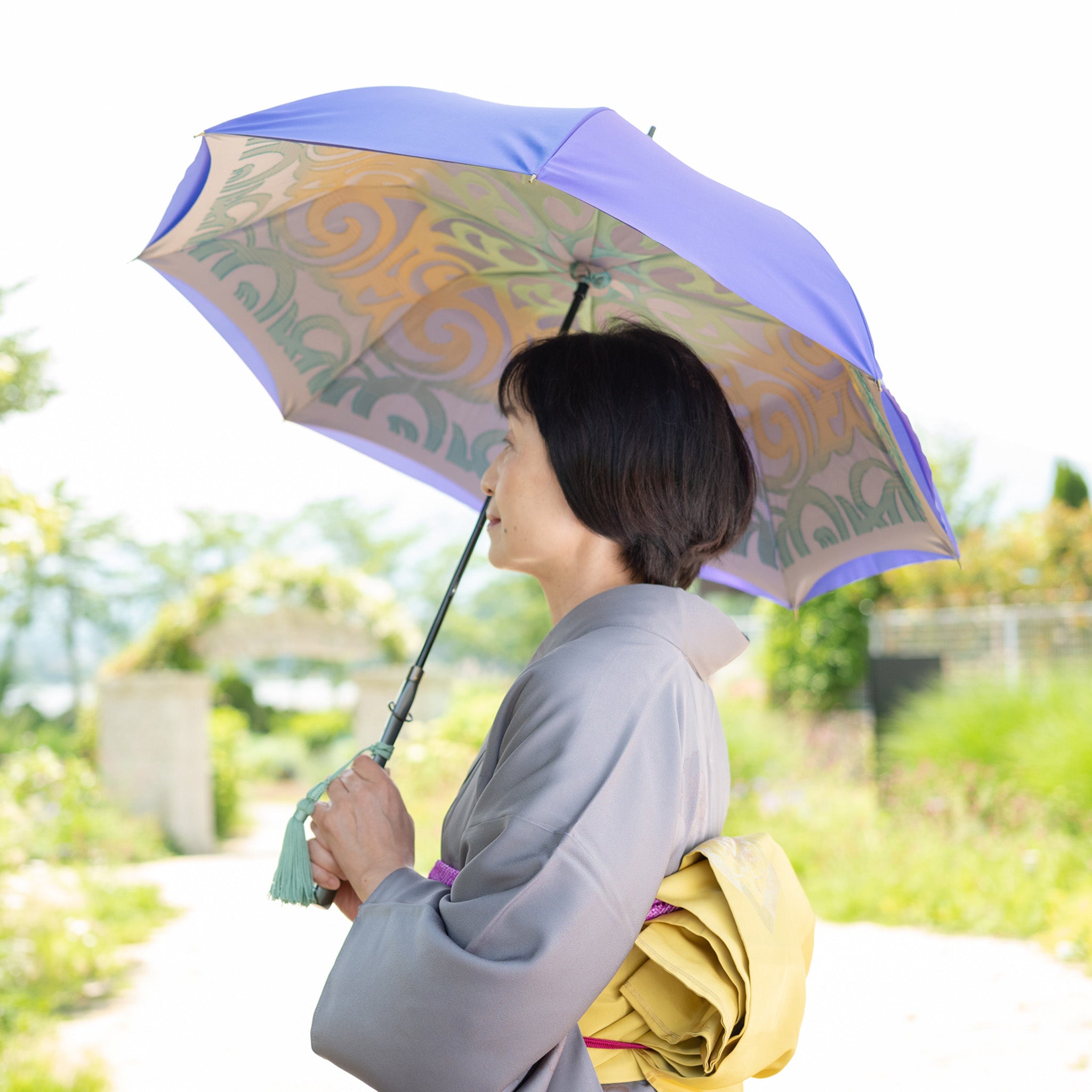 晴雨兼用レディース傘　1866　サラサカット　ブルー　使用イメージ