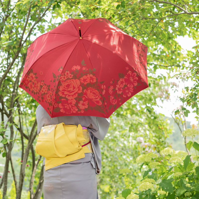 レディース晴雨兼用傘　絵おり　大バラ　レッド　使用イメージ