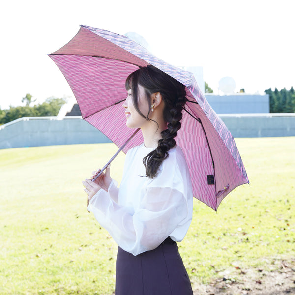 晴雨兼用　レディース　ノルディック　枝　　レッド　折りたたみ傘　使用イメージ