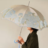 晴雨兼用　レディース　絵おり　紫陽花　ブルー　長傘　使用イメージ