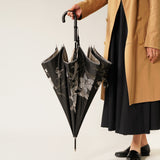 晴雨兼用　レディース　絵おり　百合　ブラック　長傘　使用イメージ