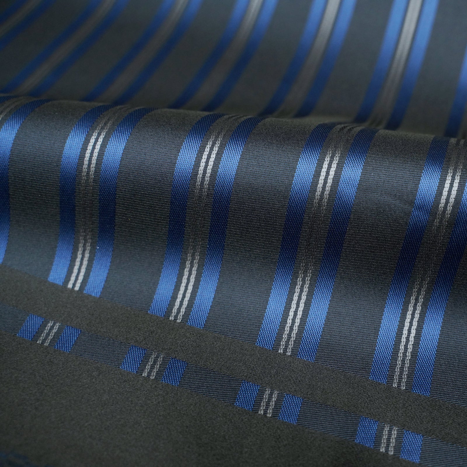 ビジネスシーンにぴったり！爽やかなメンズ晴雨兼用雨傘 8本骨65cm