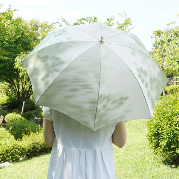 晴雨兼用　レディース　こもれび　ブナ　グリーン　スライドショート傘　使用イメージ