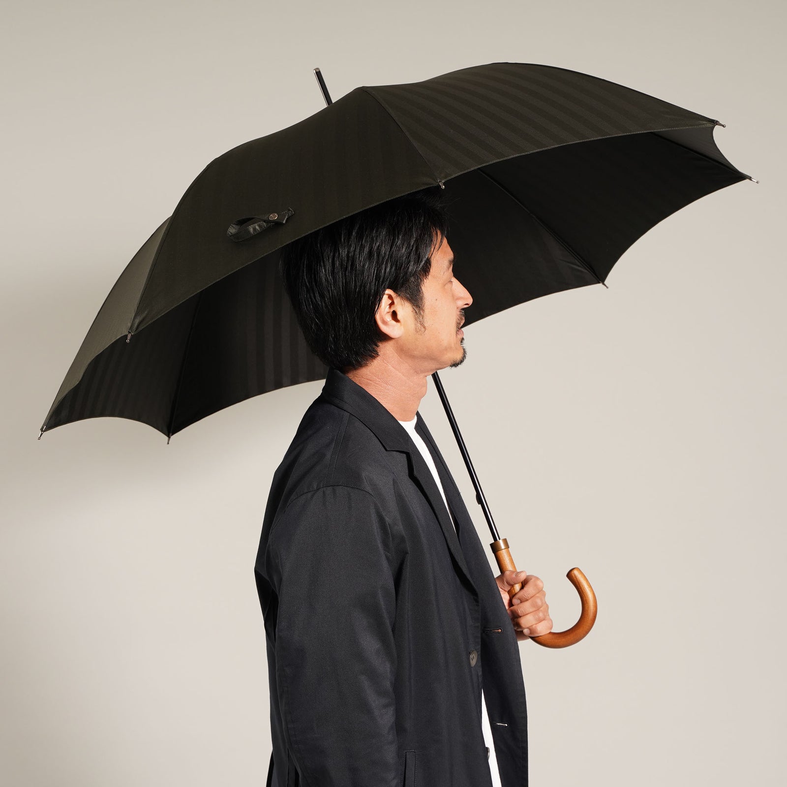 どの装いにも合う高品質なメンズ長傘！晴雨兼用傘8本骨65cm