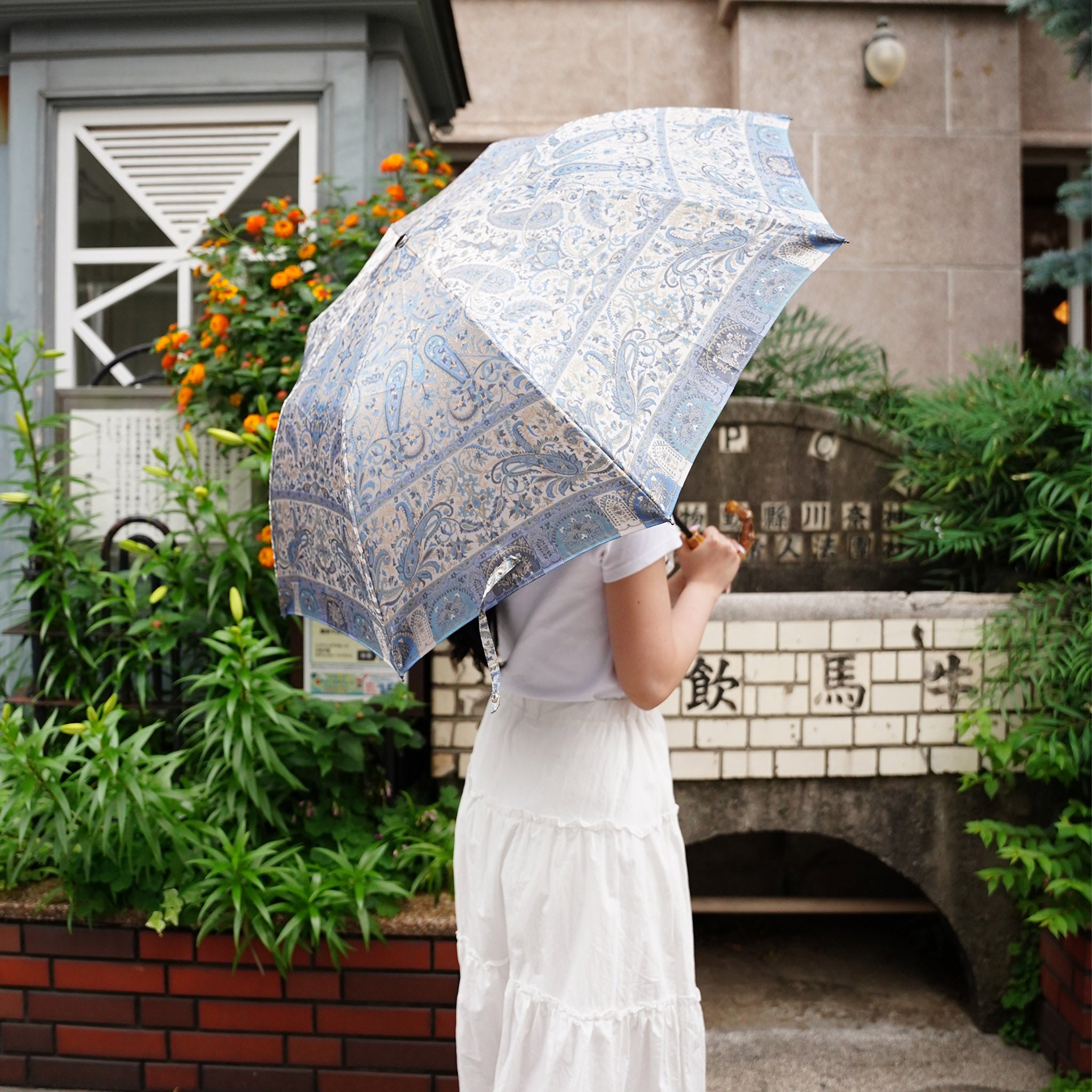 晴雨兼用折りたたみ傘　カシミール21　ブルー　使用イメージ