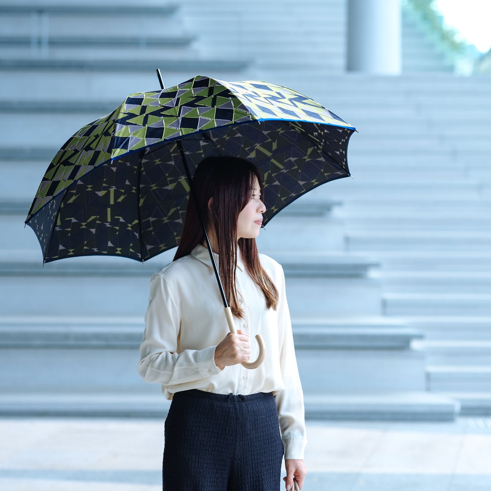 REONARD レオナール　文字ロゴ　晴雨兼用　傘　ブラック　グレー　ゴールド REONARD レオナール 文字ロゴ 晴雨兼用 傘 ブラック グレー