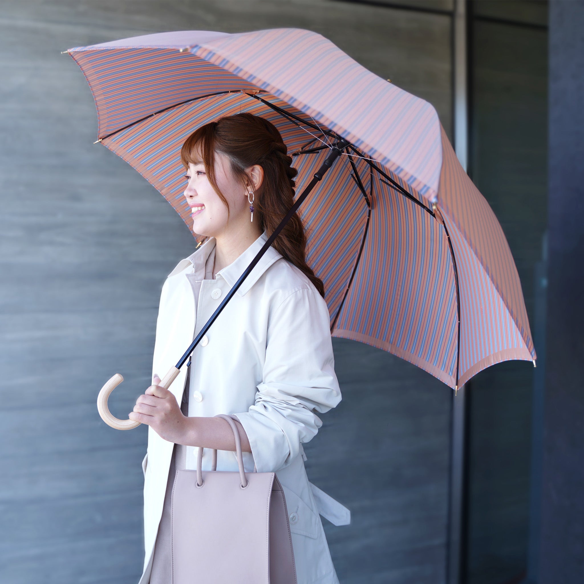 ストライプ柄が映えるレディース長傘！晴雨兼用雨傘8本骨60cm