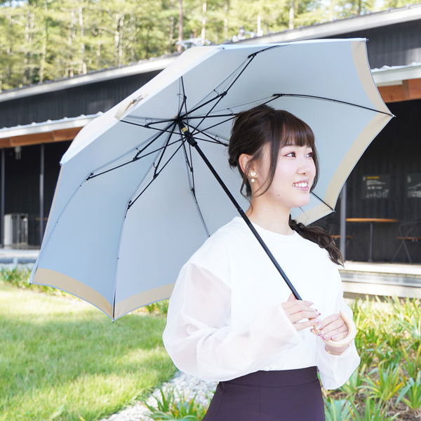 晴雨兼用　レディース　SCENE　グログランシャンブレー　ベージュ　折りたたみ傘　使用イメージ