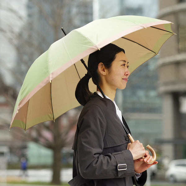 晴雨兼用　レディース　SCENE　グログランシャンブレー　グリーン　長傘　使用イメージ