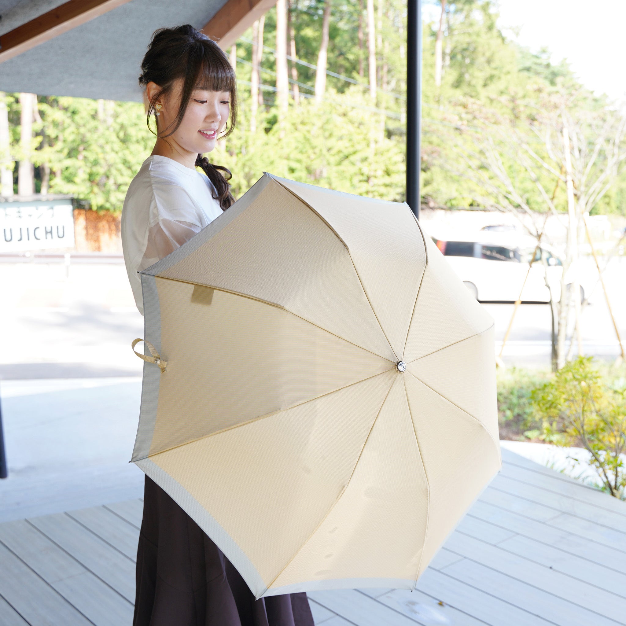 たたみやすくシンプルなレディース折りたたみ傘！晴雨兼用雨傘8本骨55cm