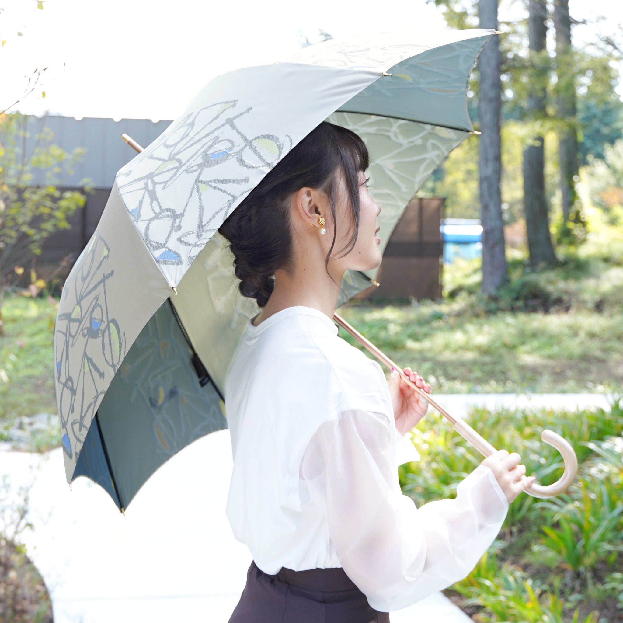 晴雨兼用傘Aneqdot踊るグリーン使用イメージ