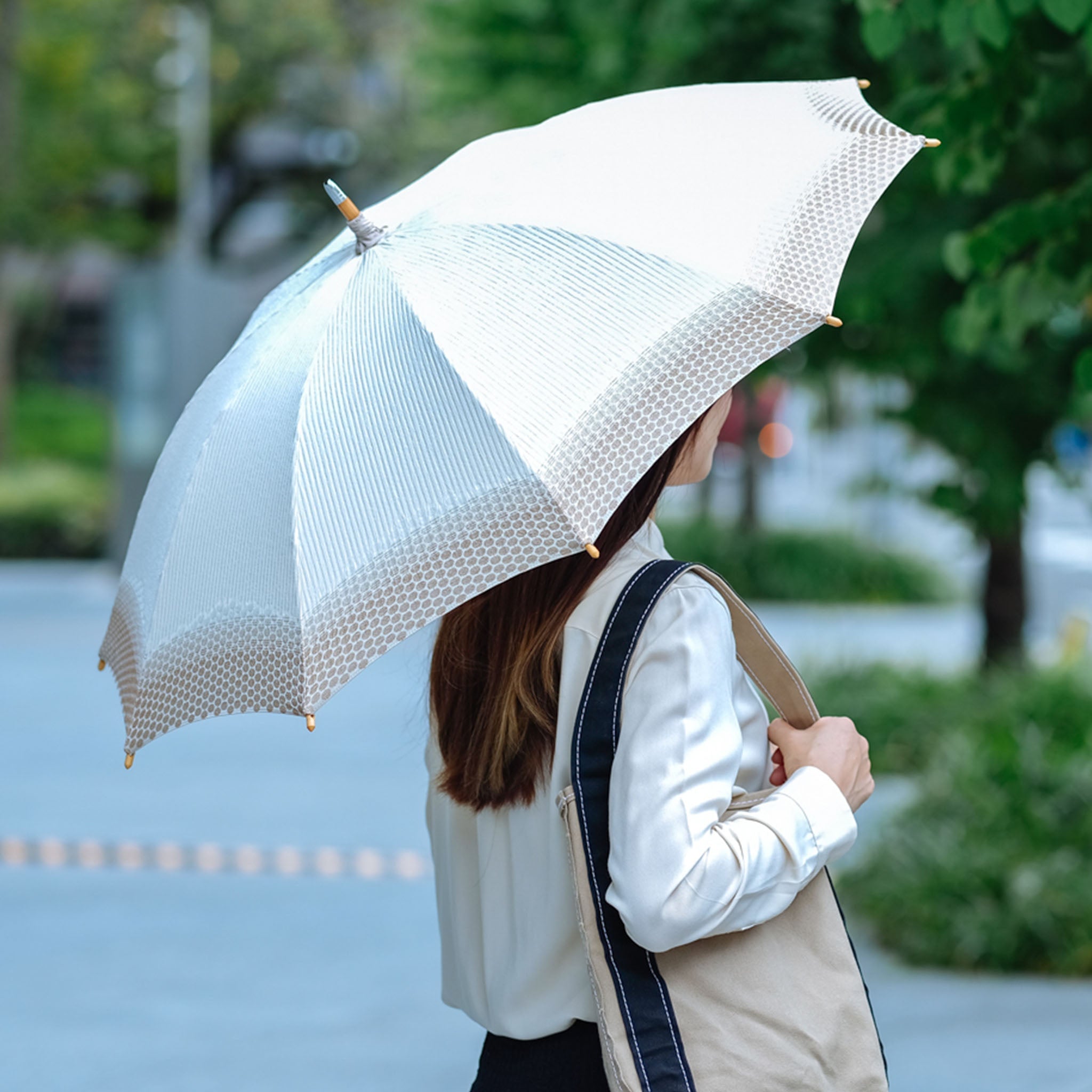 レディース日傘　菜　えのき　使用イメージ