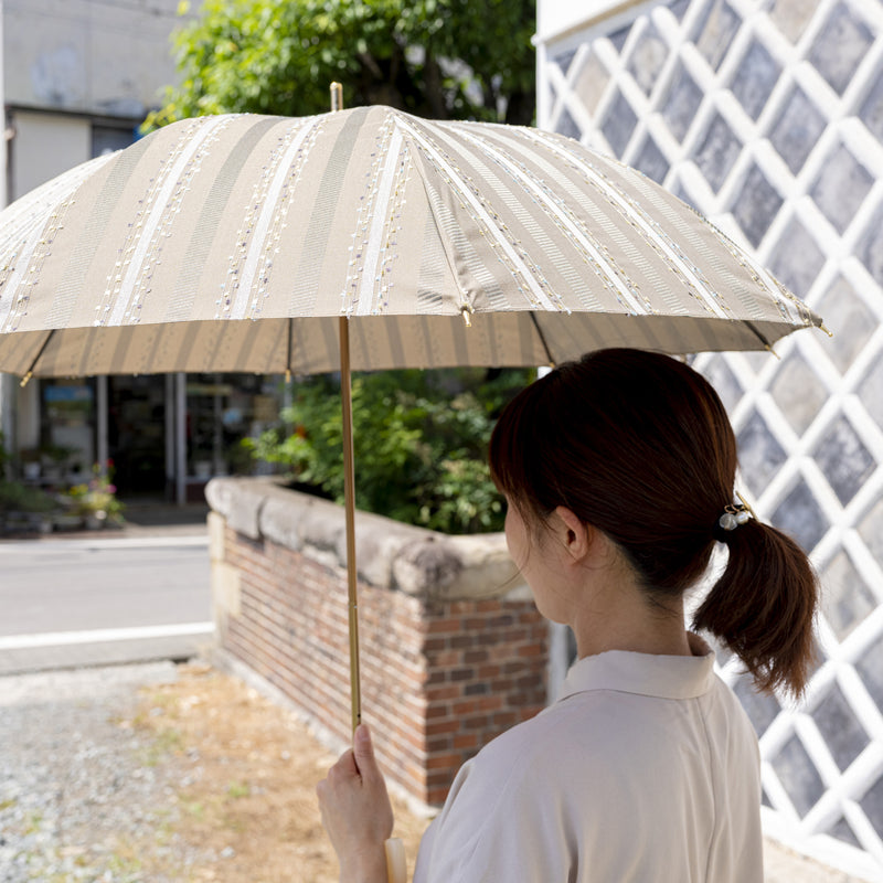 サンバリア100 晴雨兼用　レディース　ストライプ柄　持ち手　天然竹　長傘 完全遮光日傘｜サンバリア100