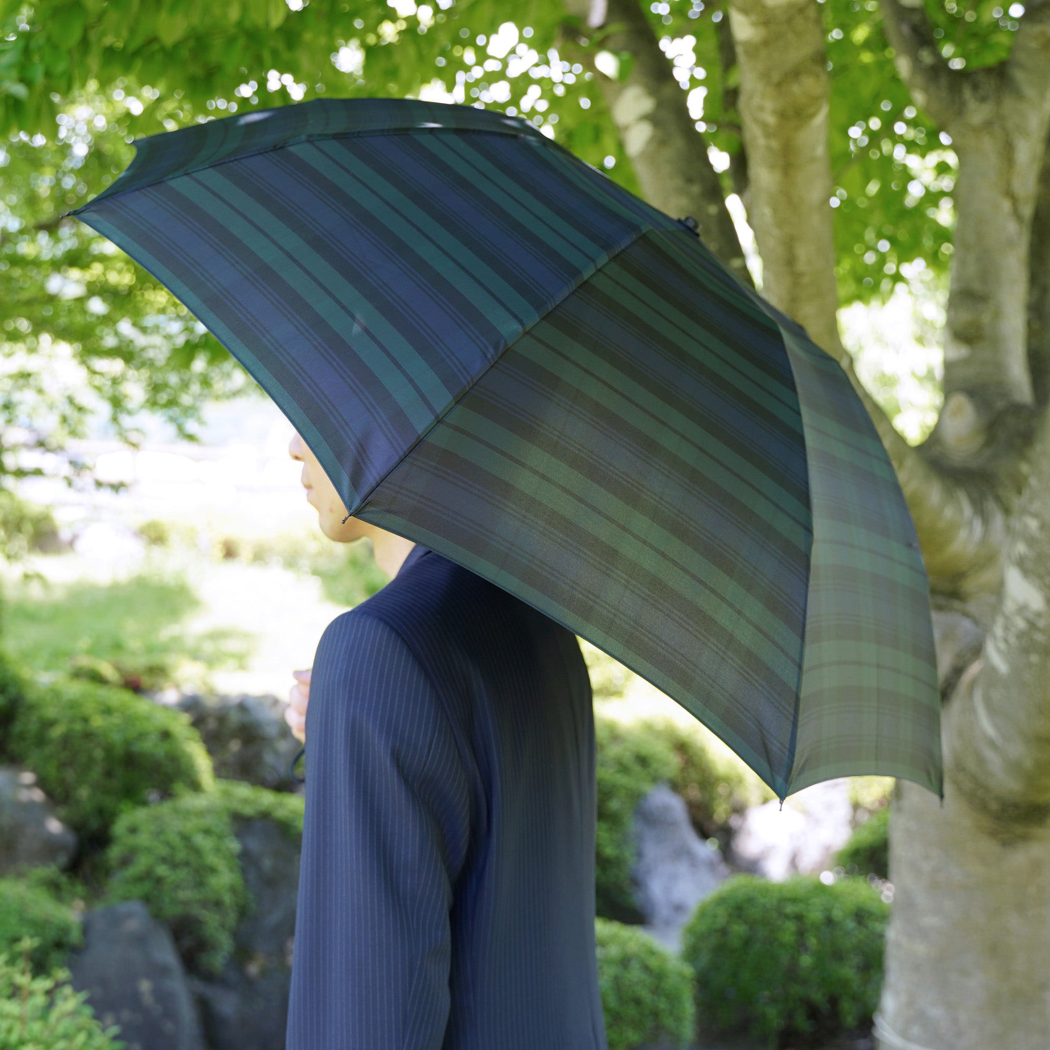 品質の良さを味わえるメンズ折りたたみ傘！晴雨兼用雨傘8本60cm