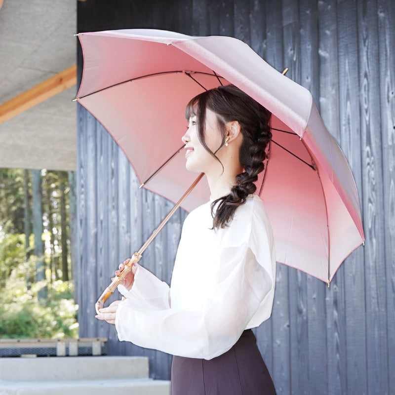 晴雨兼用　レディース　RefleCouture　オーキッドピンク　長傘　使用イメージ