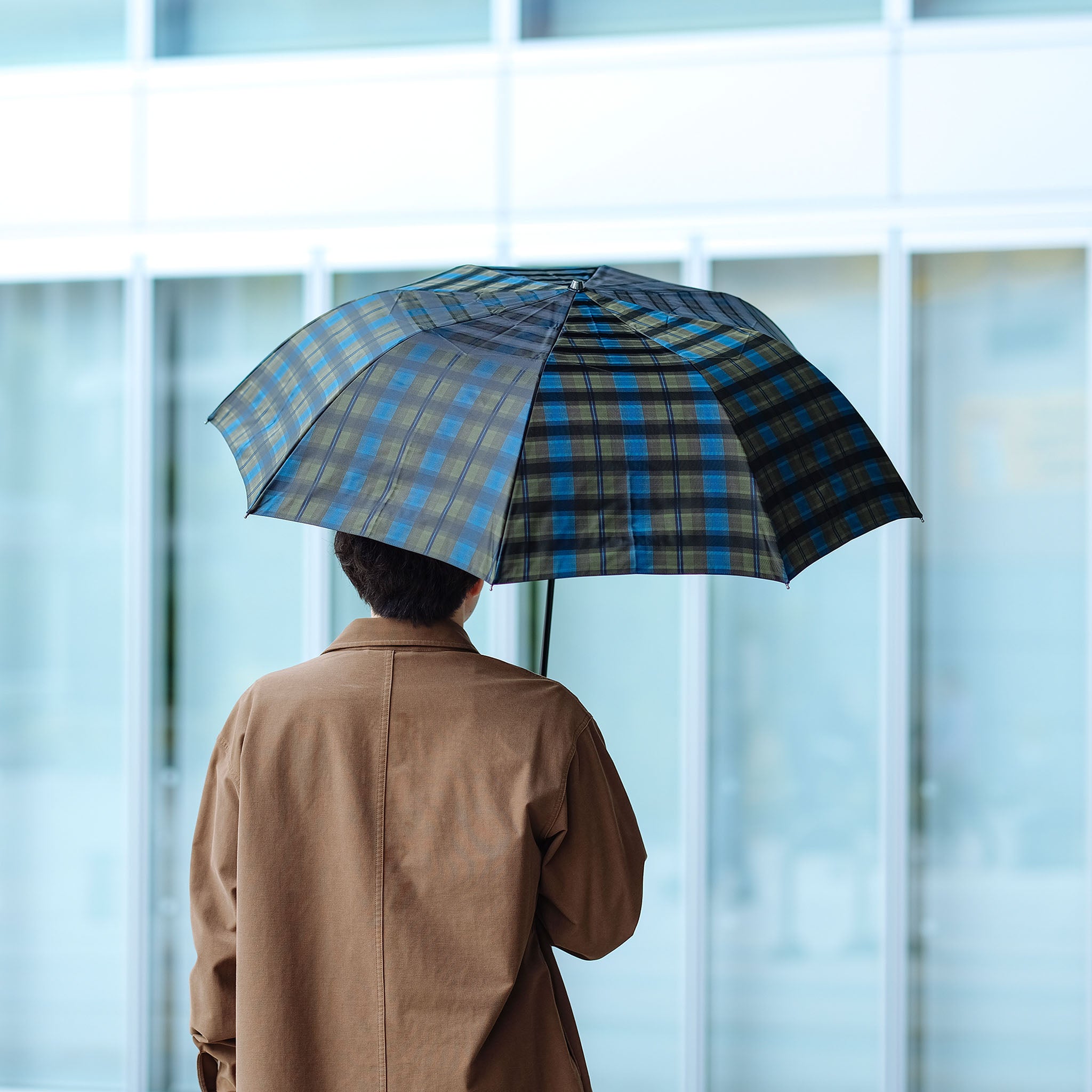 実用性も抜群のメンズ日傘！晴雨兼用折りたたみ傘8本骨58cm