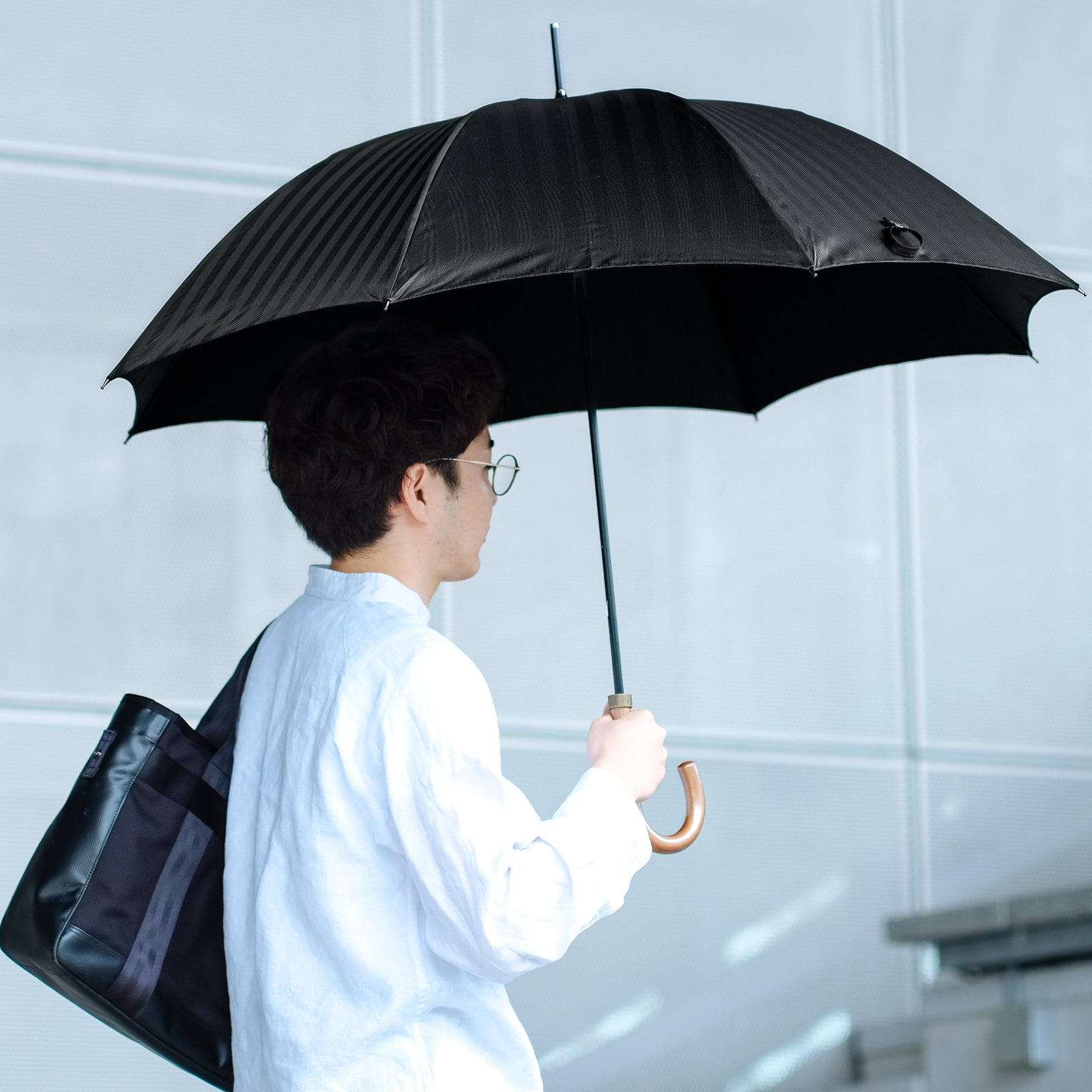 どの装いにも合う高品質なメンズ長傘！晴雨兼用傘8本骨65cm