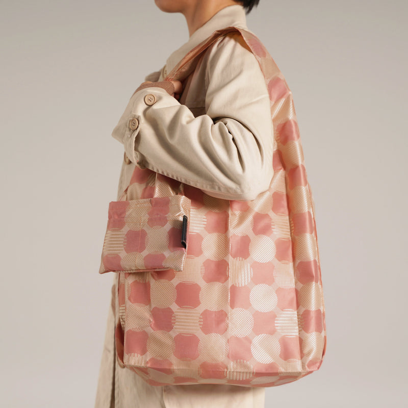 防撥水付きエコバッグumbrellaclothbag ピンク使用イメージ