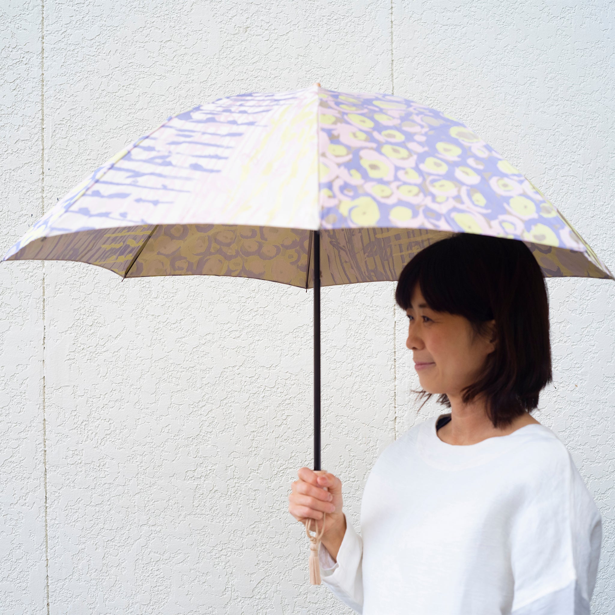 晴雨兼用　レディース　Aneqdot　ローズ　ラベンダー　折りたたみ傘　使用イメージ