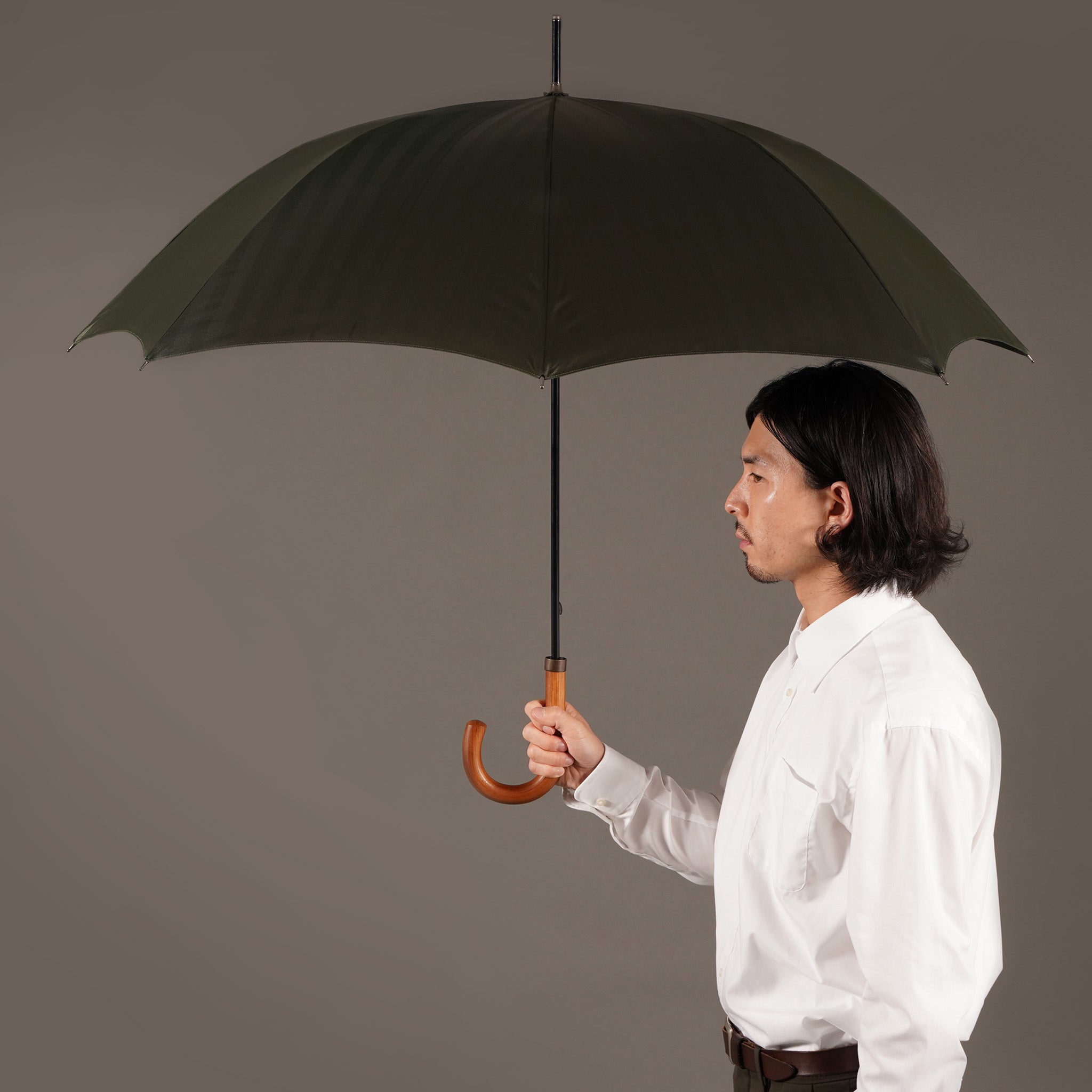 どの装いにも合う高品質なメンズ長傘！晴雨兼用傘8本骨65cm
