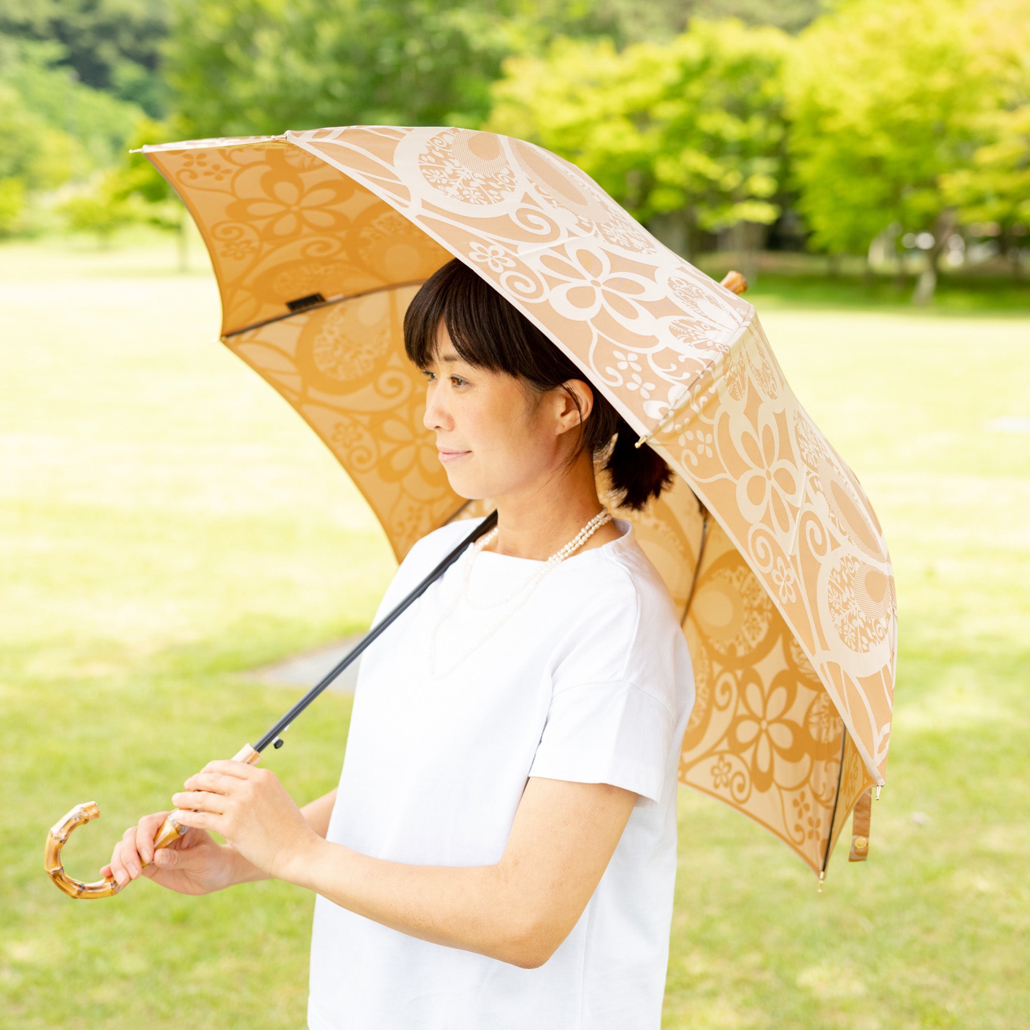 槙田商店　晴雨兼用　折りたたみ傘　蝶々 上品さもあるレディースのジャンプ傘！晴雨兼用雨傘8本骨60cm