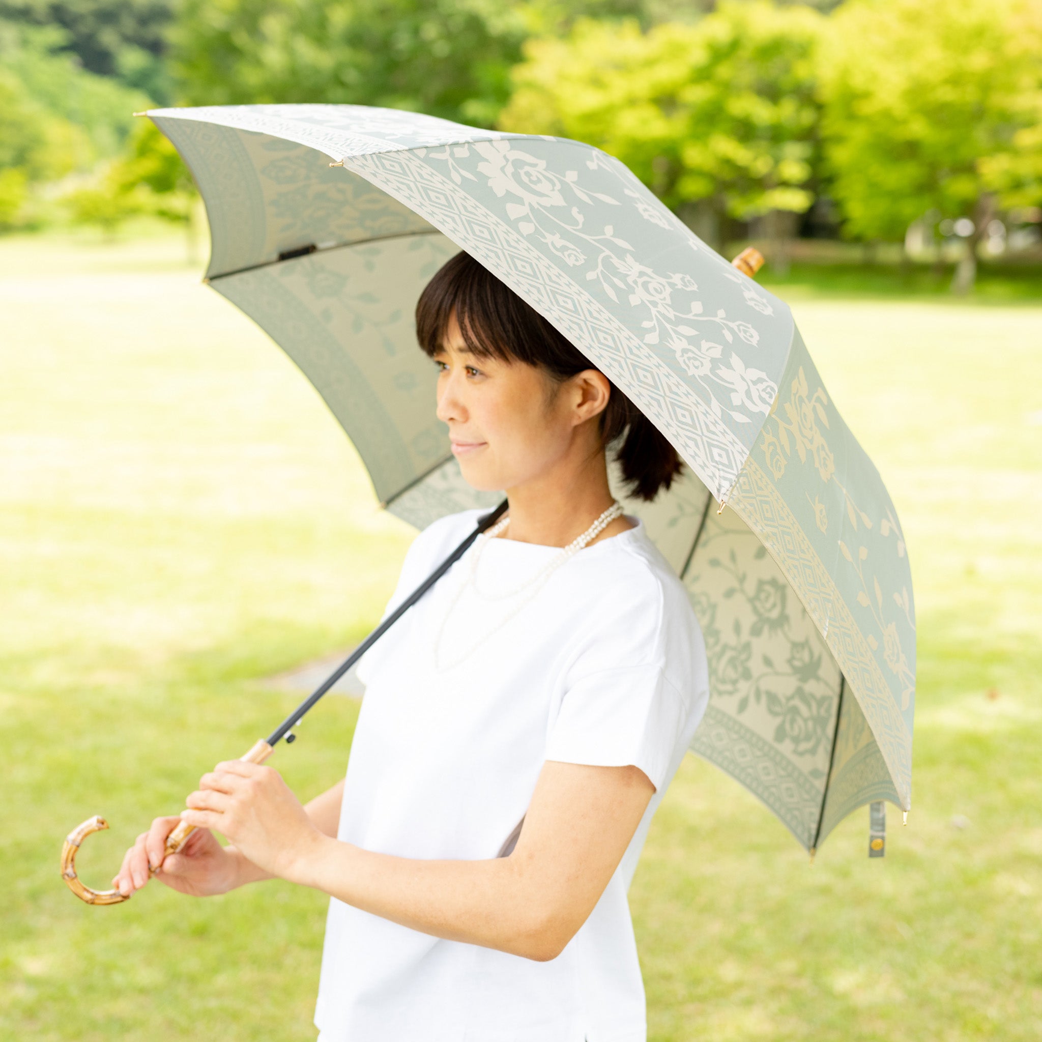 かわいい花柄のレディース長傘！晴雨兼用雨傘8本骨60cm