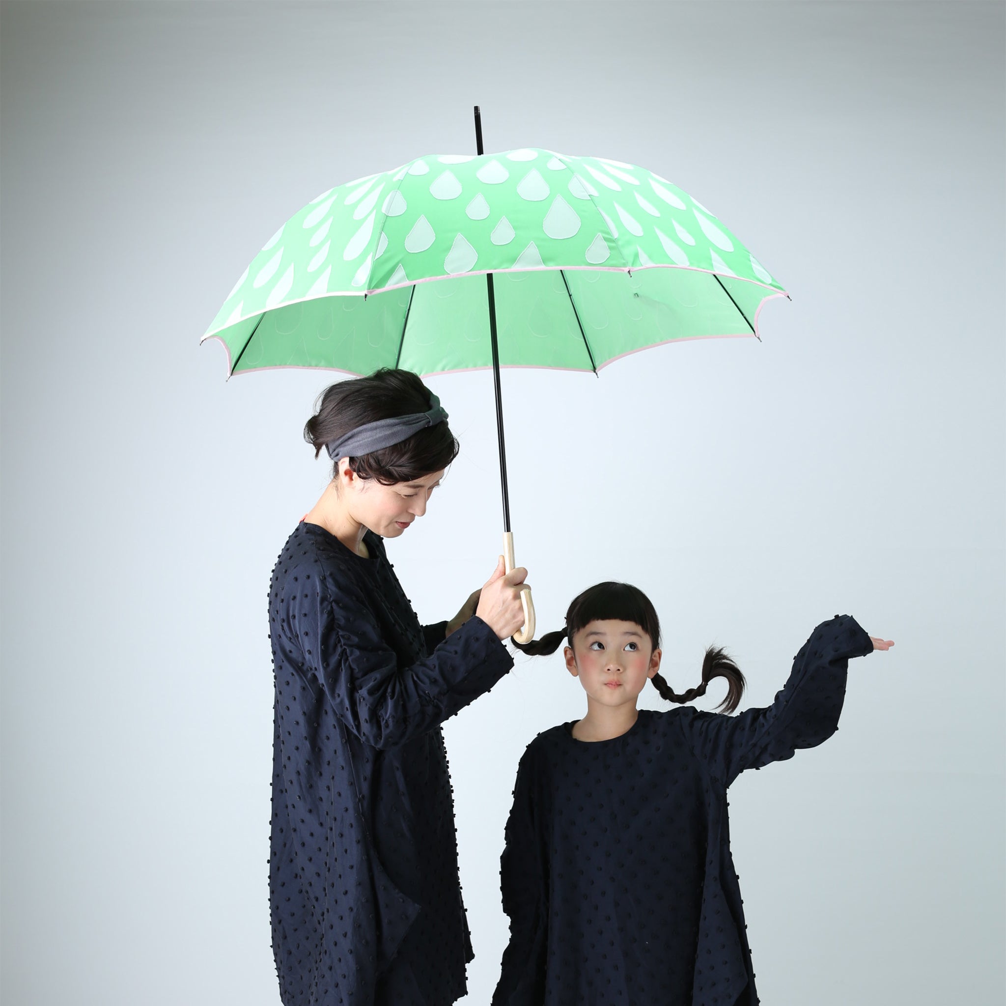雨の日を明るく彩るレディース長傘！晴雨兼用雨傘8本骨60cm